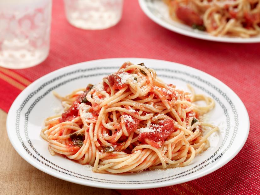 Kids: Pasta with meat balls and tomato sauce