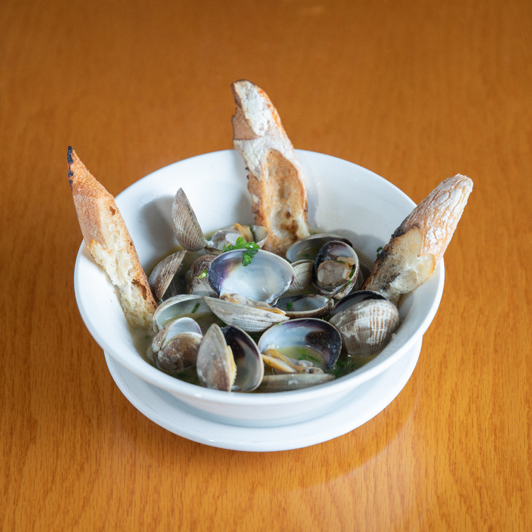 Antipasti: Vongole sautéed Manila clams
